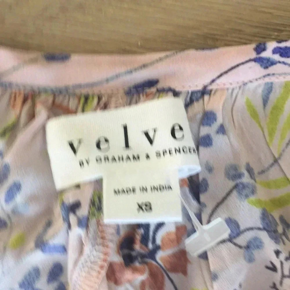 Velvet by graham and Spenser floral top - Picture 4 of 5